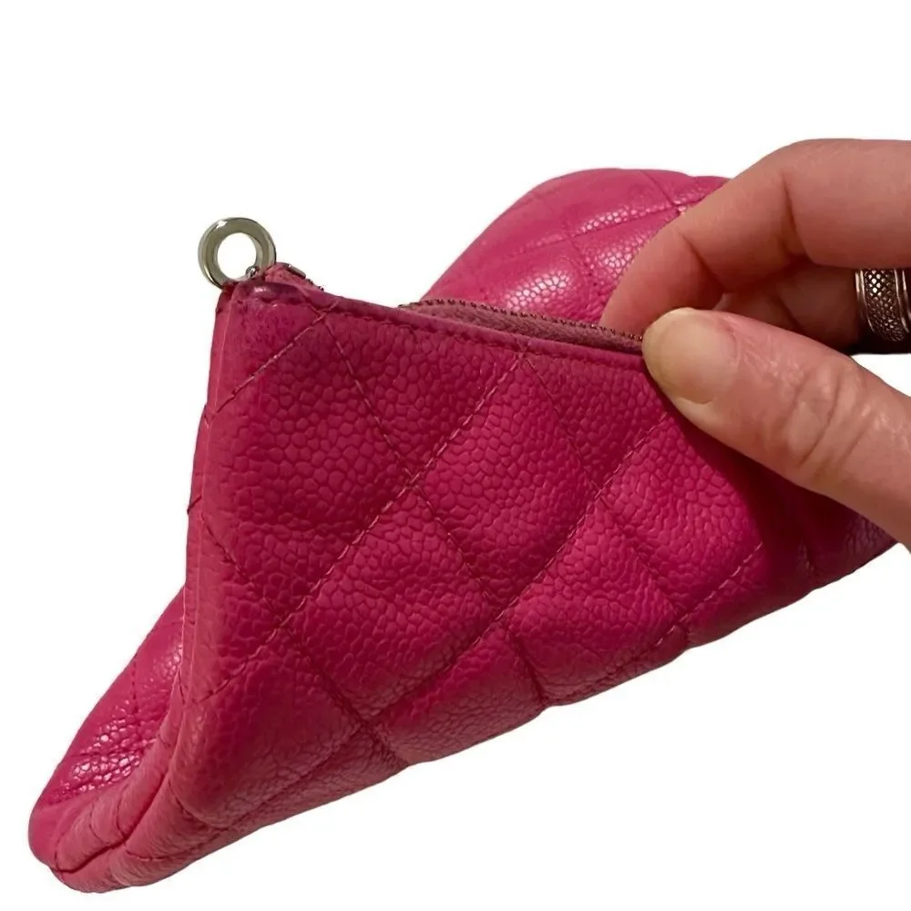 Chanel caviar Quilted pink leather Clutch